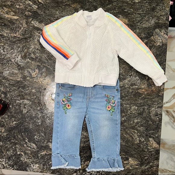 Two piece outfit- jacket and capris - Picture 1 of 9